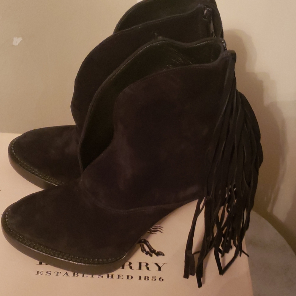 Shoes - Picture 3 of 6